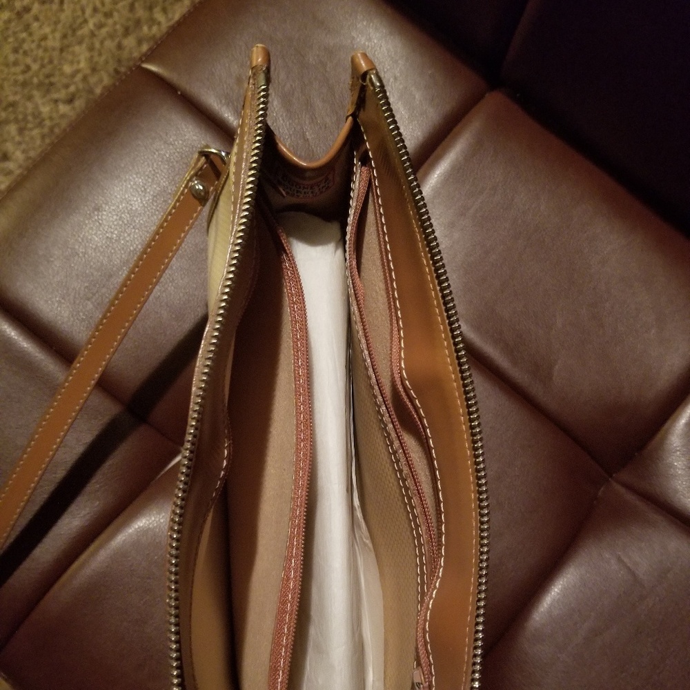 Vintage dooney and bourke bag.